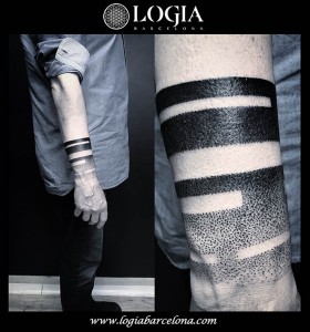 tatuaje-muñecas-lineas-Logia-Barcelona-Dasly    